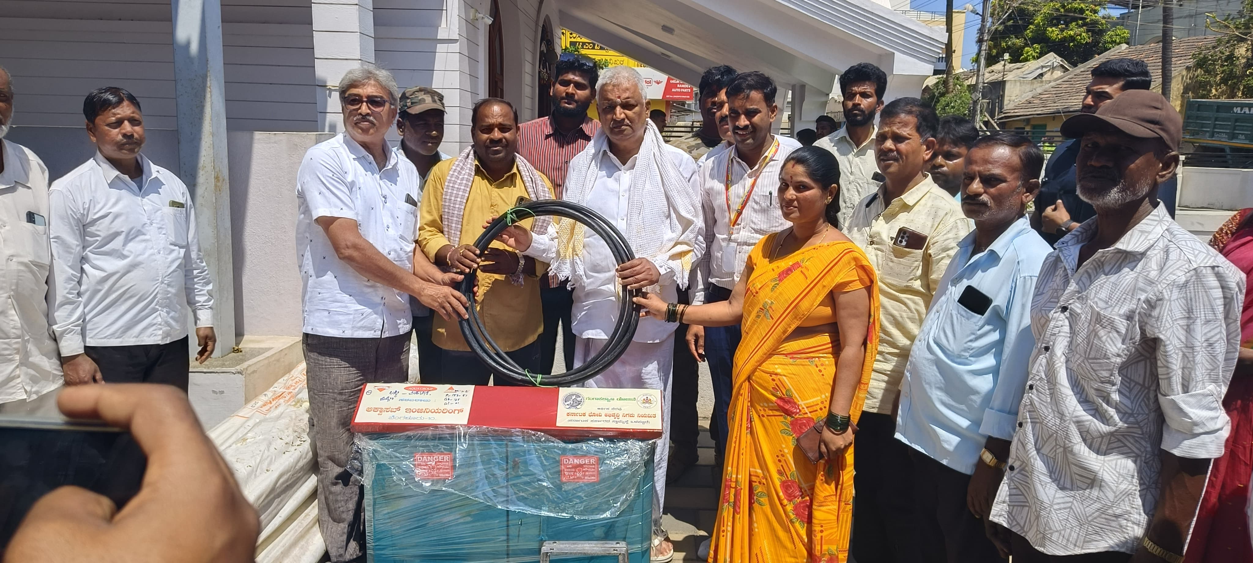 ಬಿ.ಕೆ ಸಂಗಮೇಶ್ ರವರಿಂದ ಪಂಪ್ ಸೆಟ್ ವಿತರಣೆ