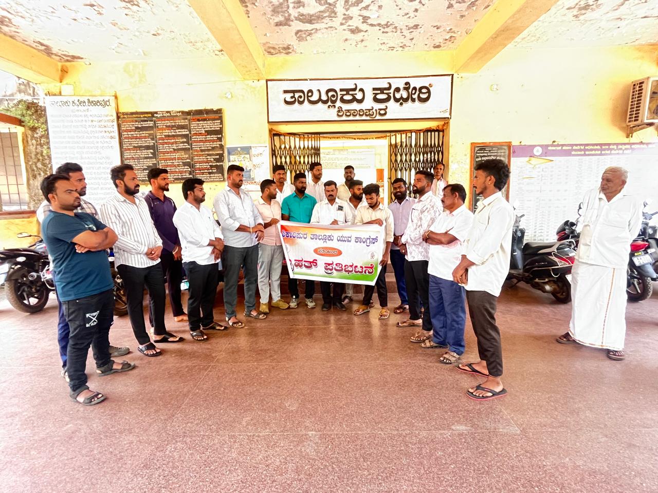 ದೆಹಲಿಗೆ ಬಾಂಬ್  -  ಪ್ರಧಾನಿ ಬರ್ತಡೇ ಪಾರ್ಟಿಗೆ  ಯುವ ಕಾಂಗ್ರೆಸ್ಸಿನಿಂದ ಪ್ರತಿಭಟನೆ