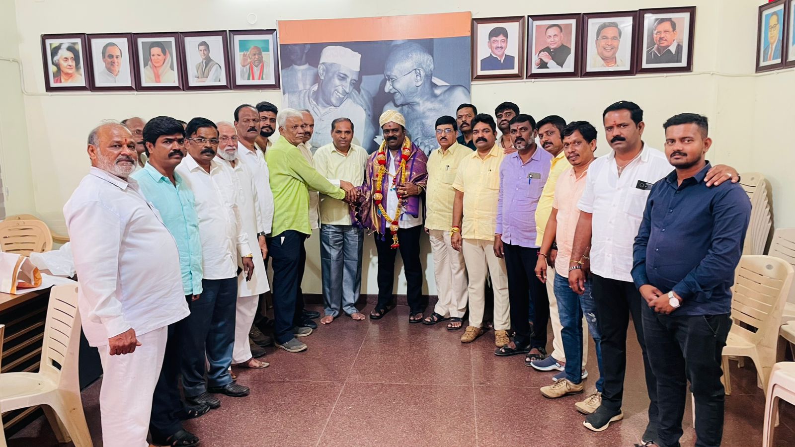 ಜಿಲ್ಲಾ ಕಾಂಗ್ರೆಸ್ ಸಮಿತಿಯಿಂದ ಡಿಸಿಸಿ ಬ್ಯಾಂಕ್ ನಿರ್ದೇಶಕರಾದ  ಎಂ ಶ್ರೀಕಾಂತ್ ಅವರಿಗೆ  ಸನ್ಮಾನ