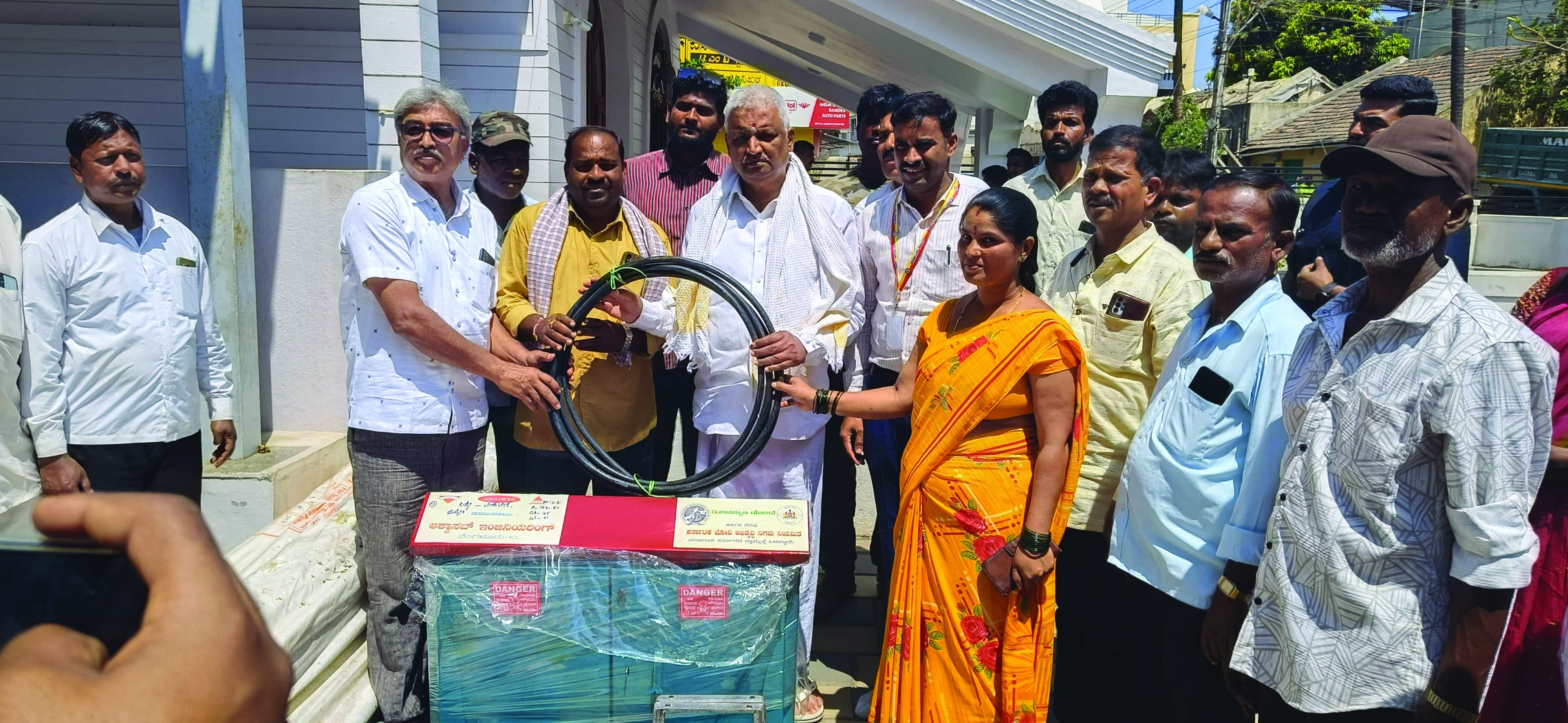 ಬಿ.ಕೆ ಸಂಗಮೇಶ್ ರವರಿಂದ ಪಂಪ್ ಸೆಟ್ ವಿತರಣೆ