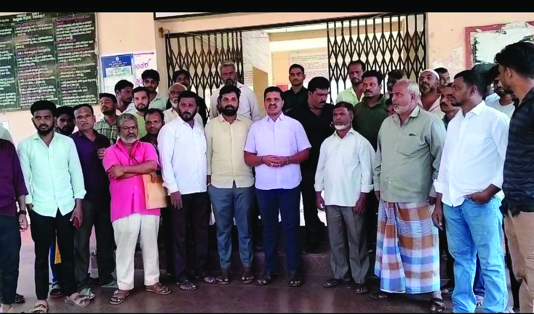 ಶಿಕಾರಿಪುರದಲ್ಲಿ ಅನಧಿಕೃತ ಕೊಟ್ಟೂರೇಶ್ವರ ಶಾಲೆ ಮುಚ್ಚಲು ಸರ್ಕಾರಕ್ಕೆಮನವಿ