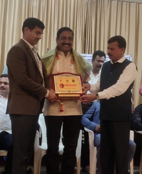 *ಡಾ.ಸರ್ಜಾಶಂಕರ ಹರಳಿಮಠ ಅವರಿಗೆ 'ಕನಕ ಸಾಹಿತ್ಯ ಪ್ರಶಸ್ತಿ' ಪ್ರದಾನ*