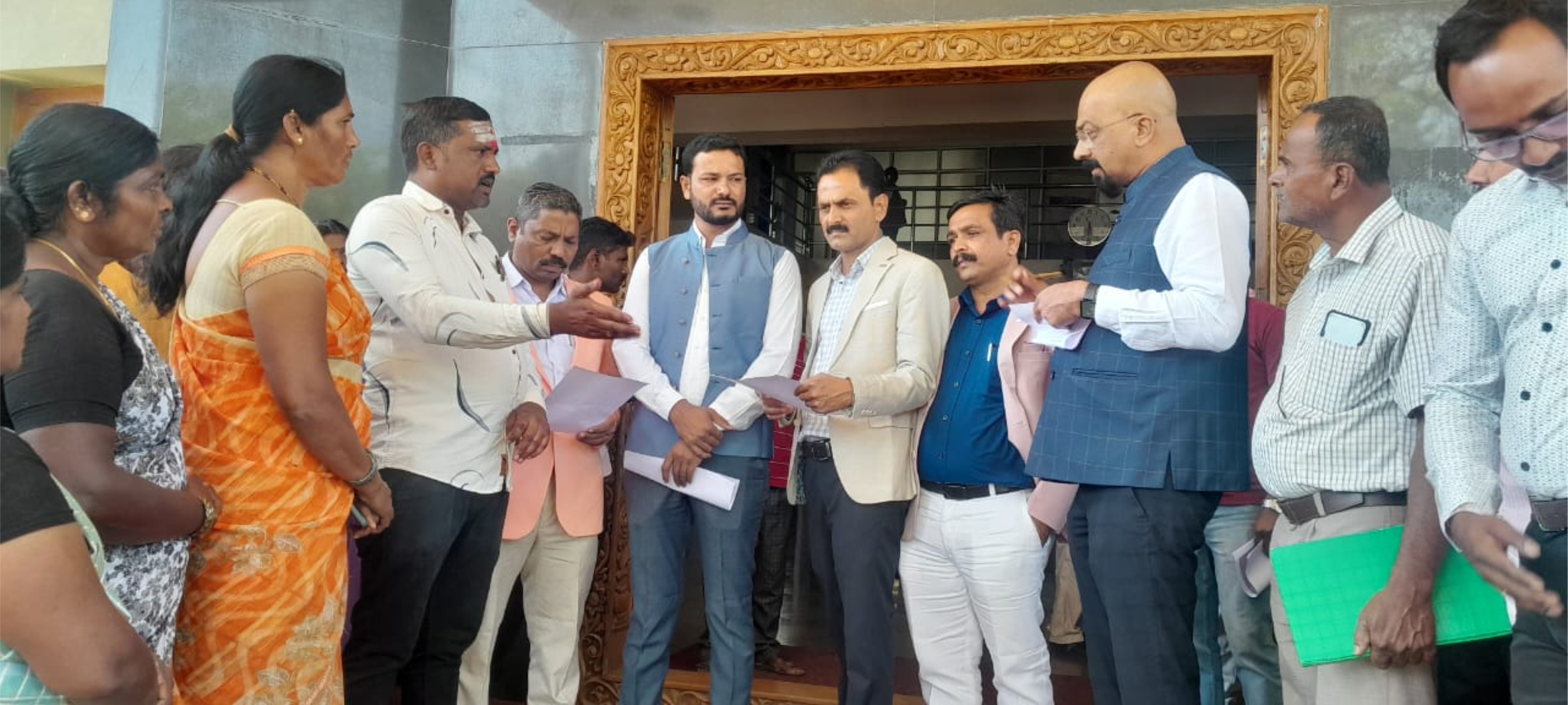 ಹೊರಗುತ್ತಿಗೆ ನೌಕರರಿಗೆ ವೇತನ ಪಾವತಿಸುವಂತೆ ಒತ್ತಾಯ