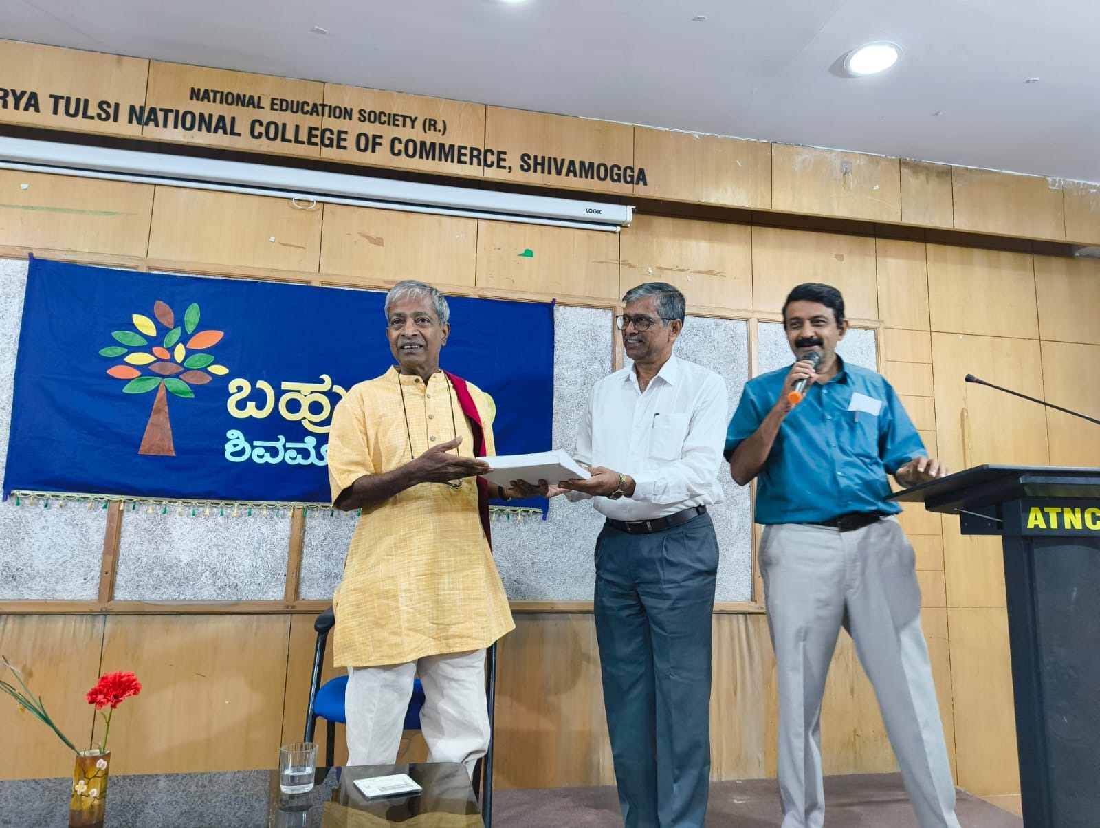 ಮನುಷ್ಯ ಸಂವೇದನೆ ಕಳೆದುಕೊಂಡಿದ್ಧಾನೆ  - ಡಾ.ಶ್ರೀಧರ ಮೂರ್ತಿ